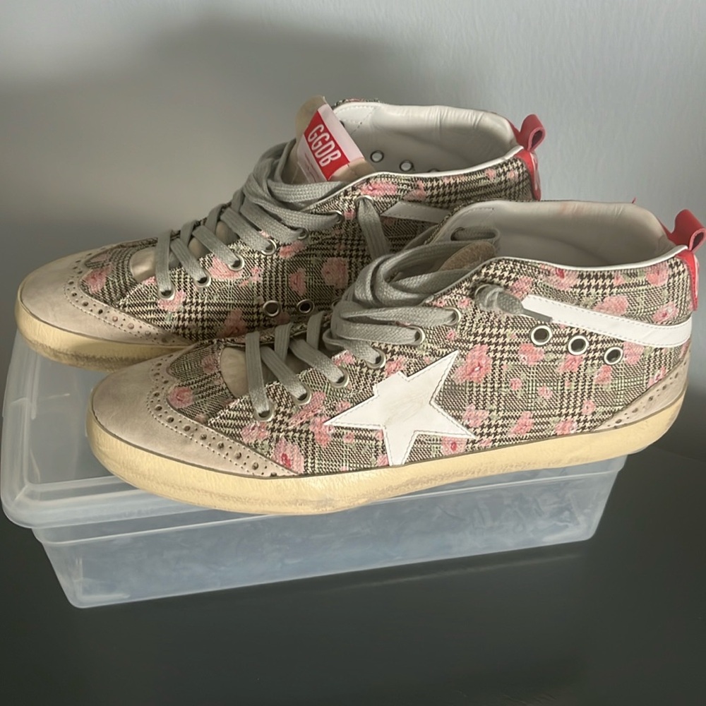 Authentic Golden goose midstar sneakers.  Perfect condition w/original box.
